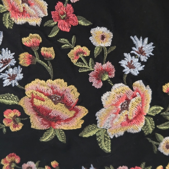 Forever 21 Black Mini Skirt with Floral Embroidery - Picture 4 of 10